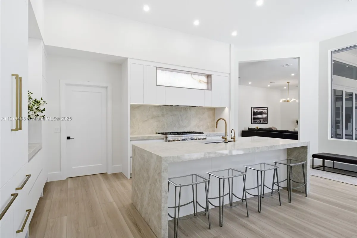 7675 Steeplechase Dr, Palm Beach Gardens FL 33418