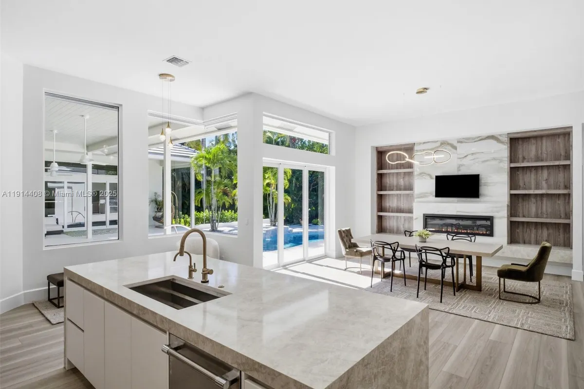 7675 Steeplechase Dr, Palm Beach Gardens FL 33418