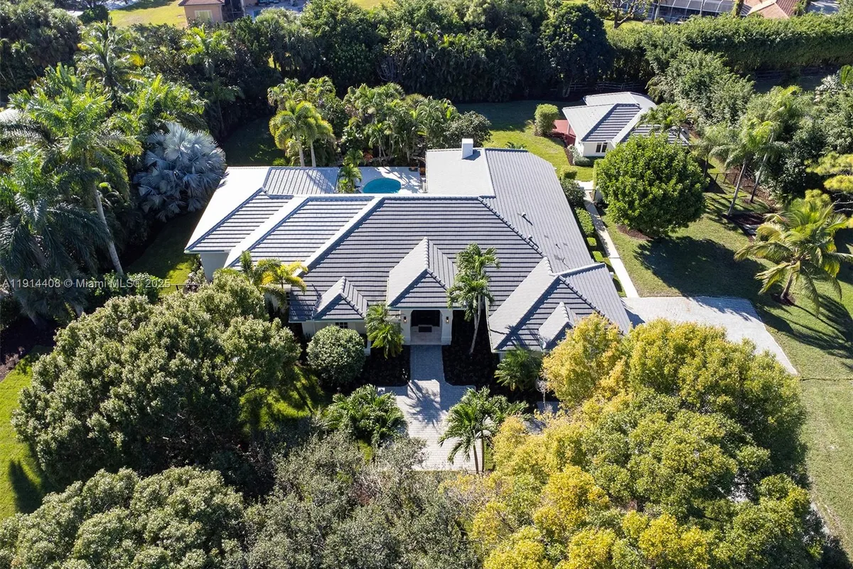 7675 Steeplechase Dr, Palm Beach Gardens FL 33418