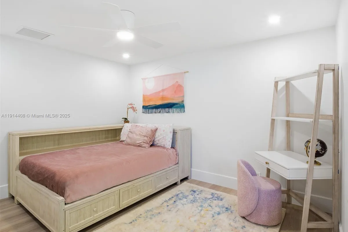 7675 Steeplechase Dr, Palm Beach Gardens FL 33418