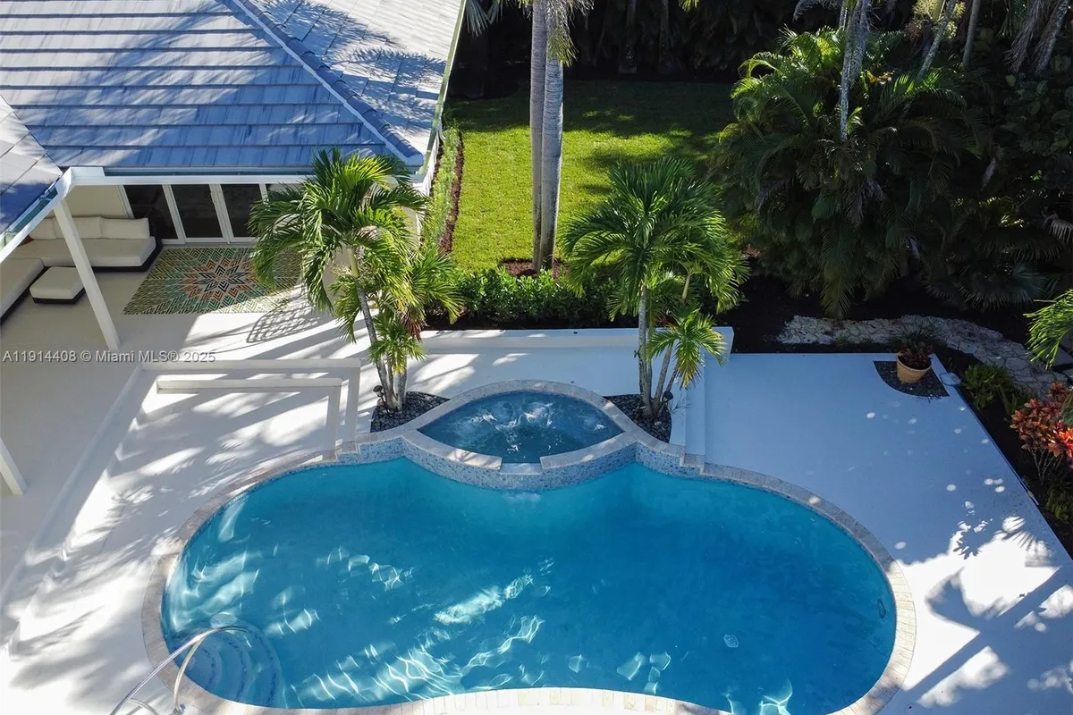 7675 Steeplechase Dr, Palm Beach Gardens FL 33418