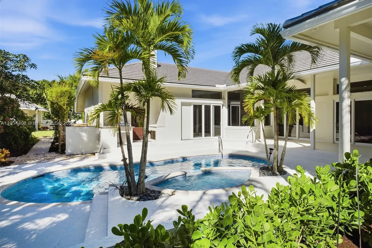 7675 Steeplechase Dr, Palm Beach Gardens FL 33418