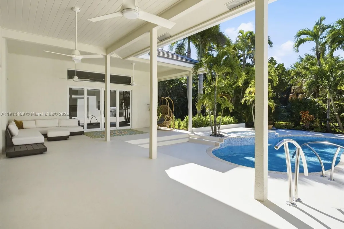 7675 Steeplechase Dr, Palm Beach Gardens FL 33418