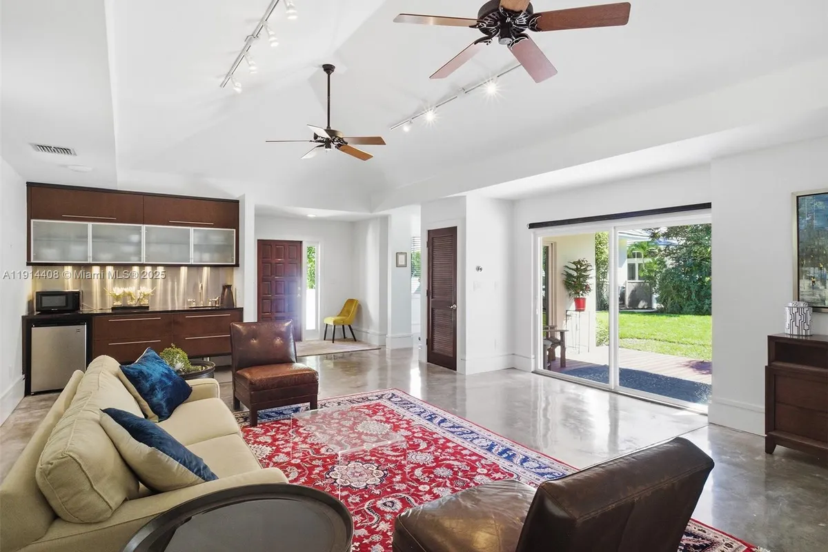 7675 Steeplechase Dr, Palm Beach Gardens FL 33418