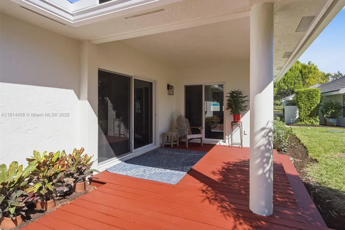 7675 Steeplechase Dr, Palm Beach Gardens FL 33418