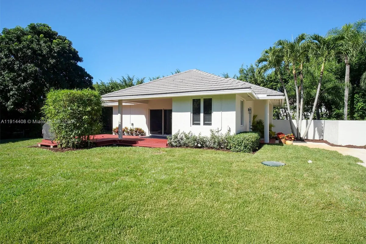 7675 Steeplechase Dr, Palm Beach Gardens FL 33418