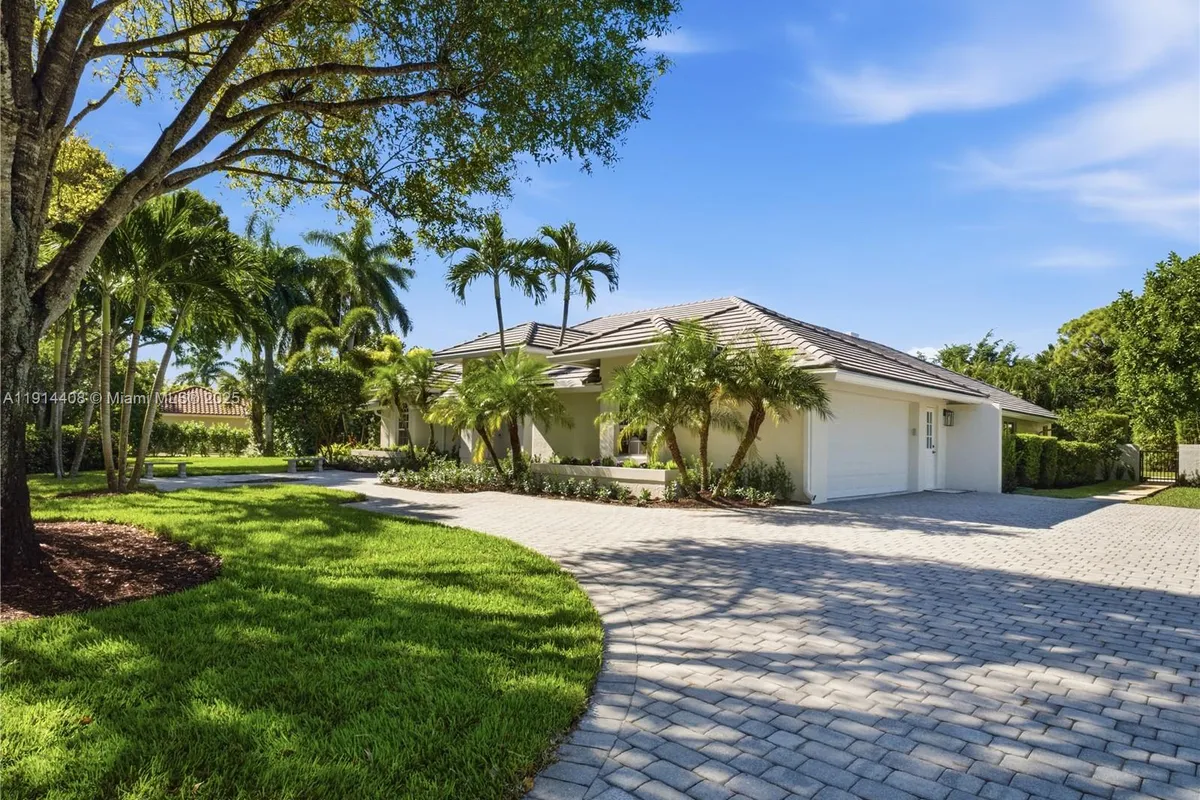 7675 Steeplechase Dr, Palm Beach Gardens FL 33418