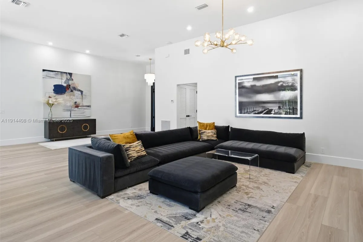 7675 Steeplechase Dr, Palm Beach Gardens FL 33418