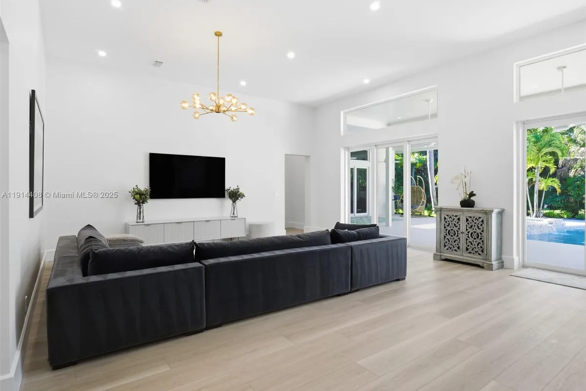 7675 Steeplechase Dr, Palm Beach Gardens FL 33418