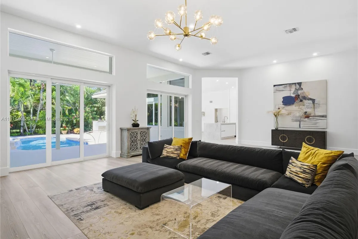 7675 Steeplechase Dr, Palm Beach Gardens FL 33418