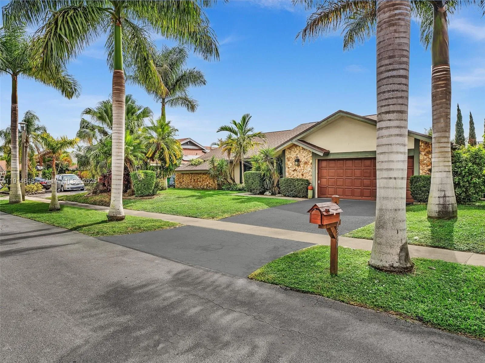 7390 NW 49th St, Lauderhill FL 33319