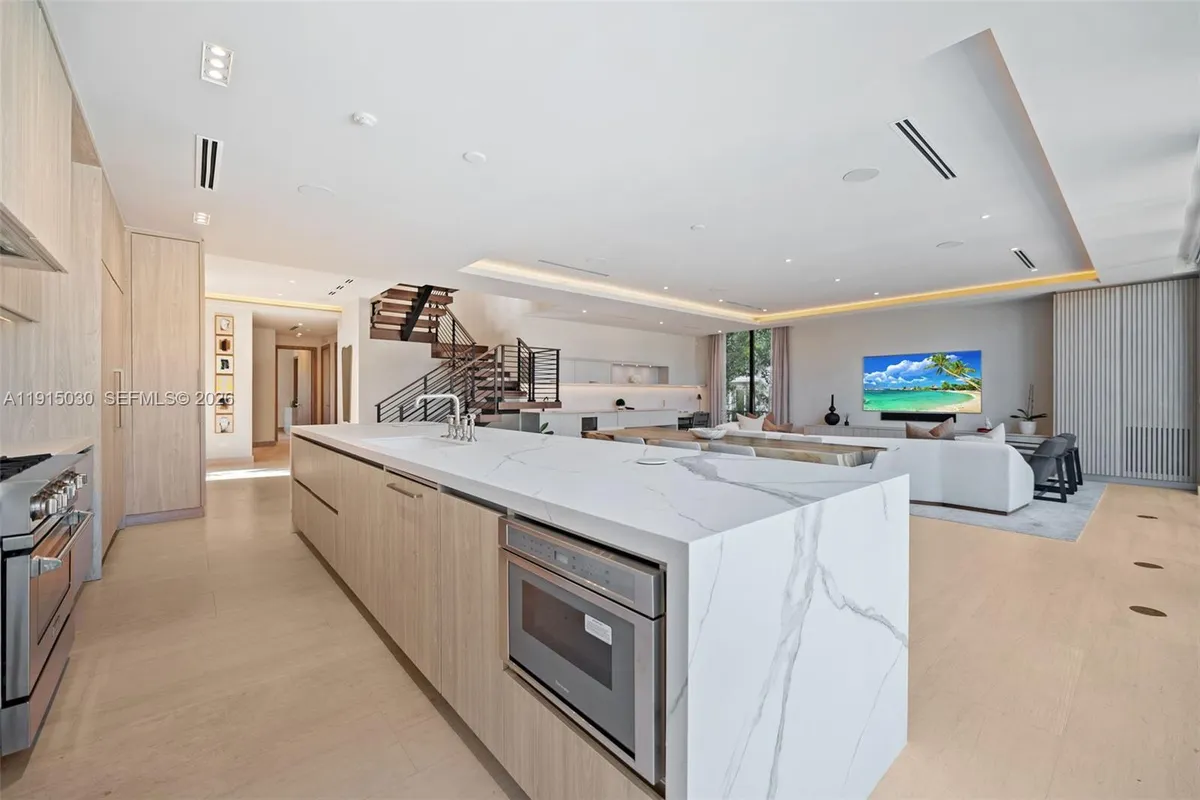 5831 Alton Rd, Miami Beach FL 33140