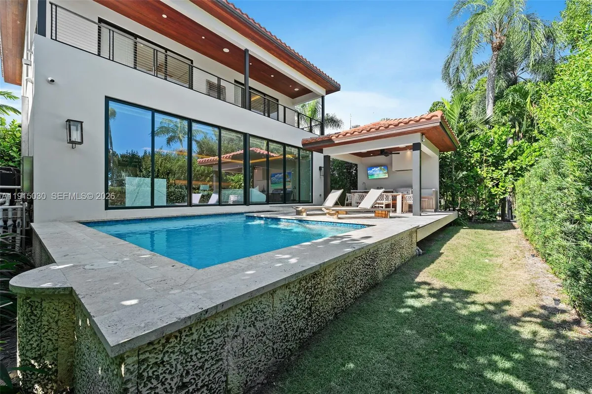 5831 Alton Rd, Miami Beach FL 33140