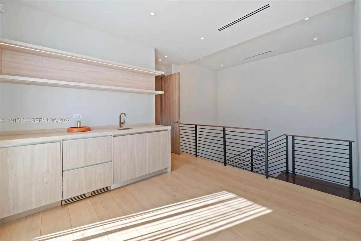 5831 Alton Rd, Miami Beach FL 33140