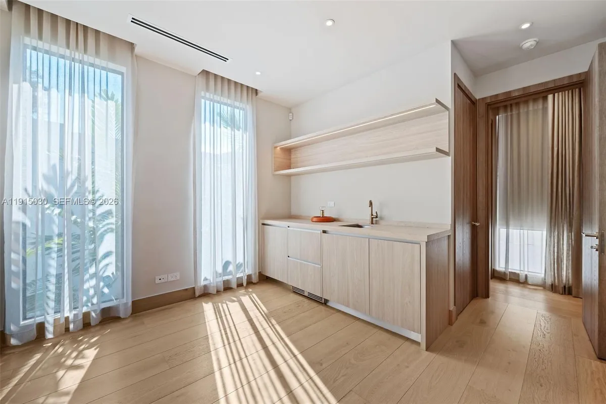 5831 Alton Rd, Miami Beach FL 33140