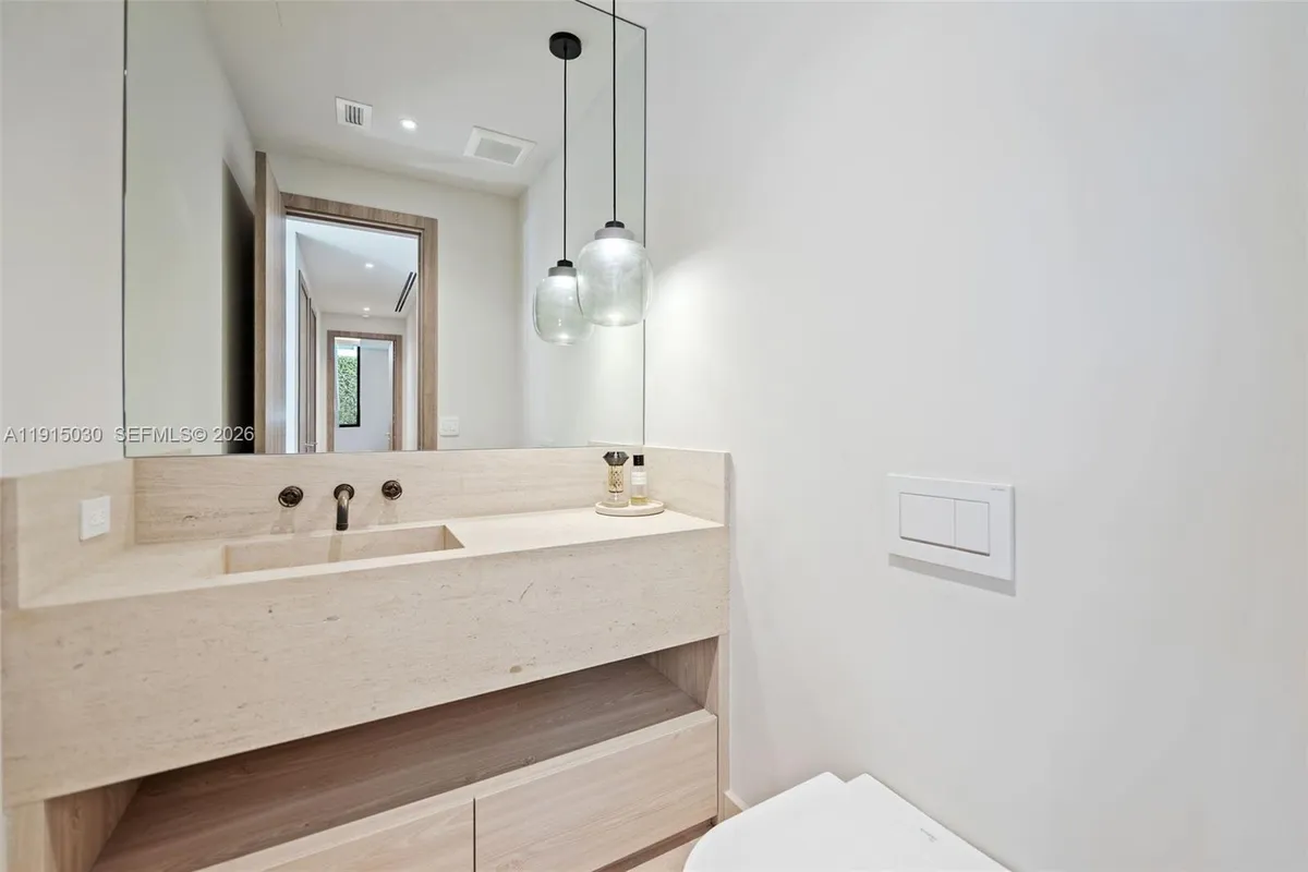 5831 Alton Rd, Miami Beach FL 33140