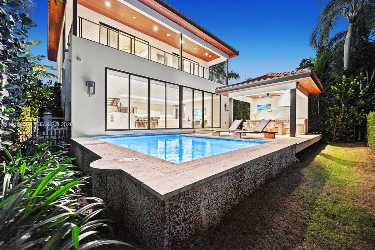 5831 Alton Rd, Miami Beach FL 33140