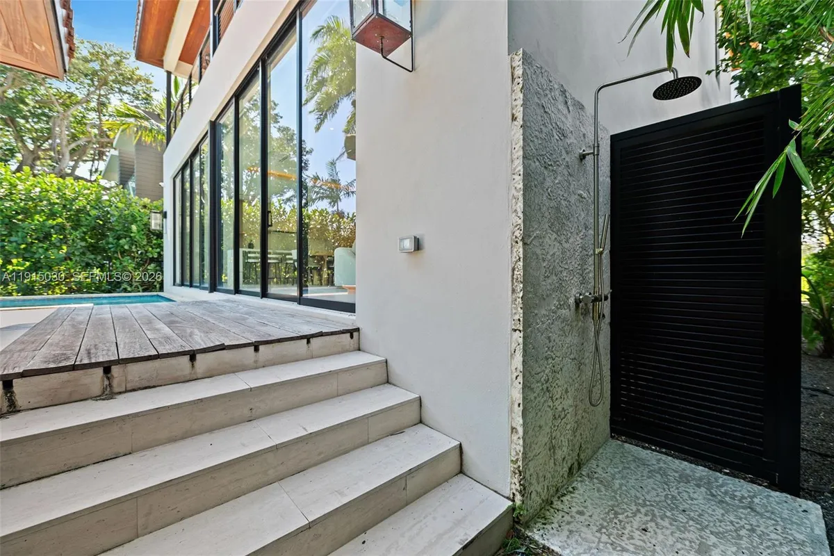 5831 Alton Rd, Miami Beach FL 33140