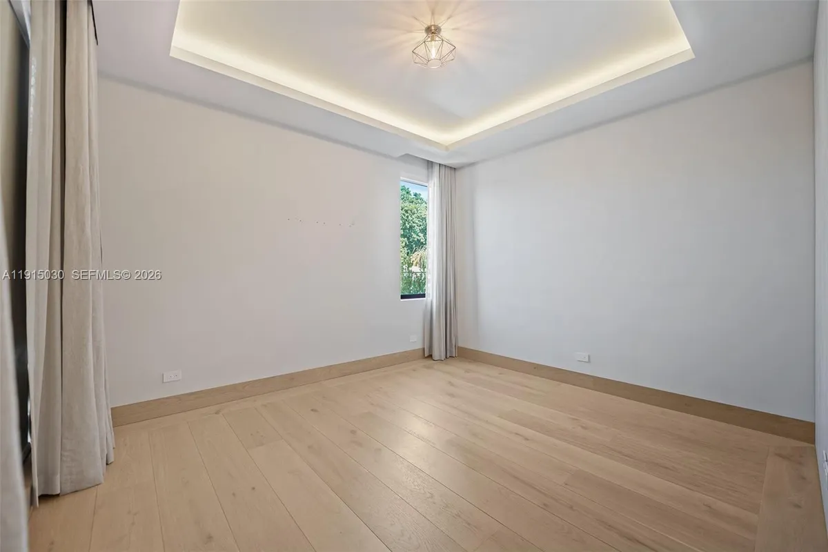 5831 Alton Rd, Miami Beach FL 33140