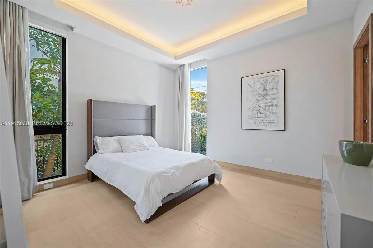 5831 Alton Rd, Miami Beach FL 33140