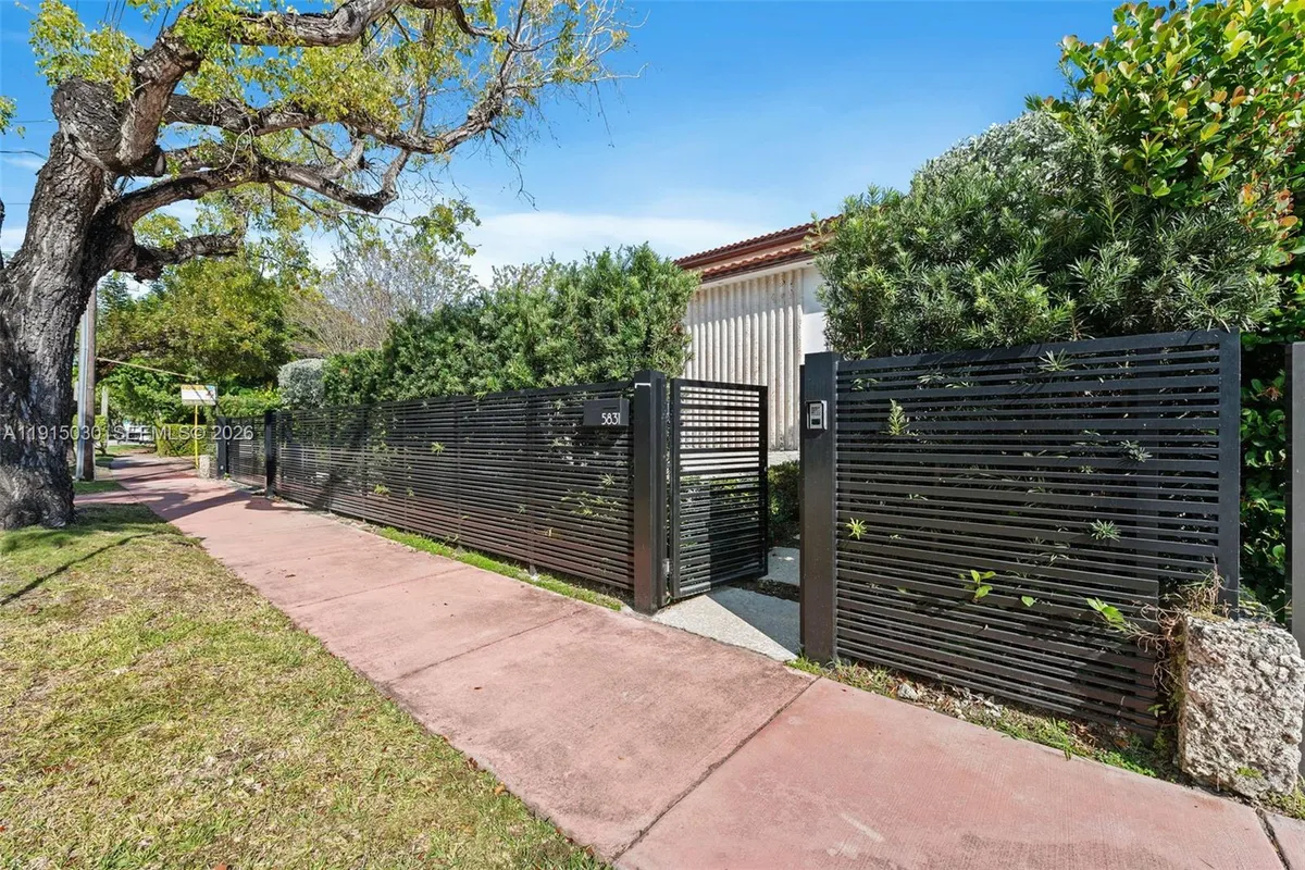 5831 Alton Rd, Miami Beach FL 33140