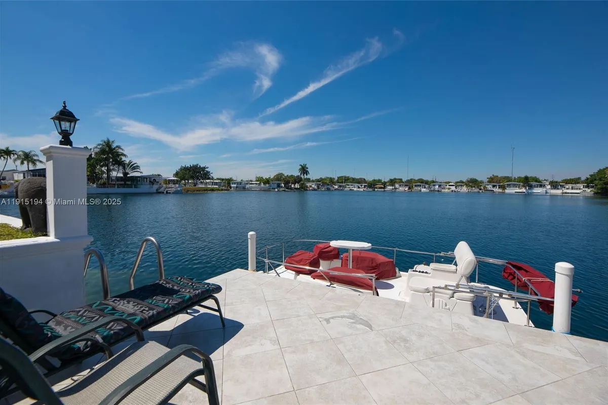 112 Lake Shore Dr, Pembroke Park FL 33009