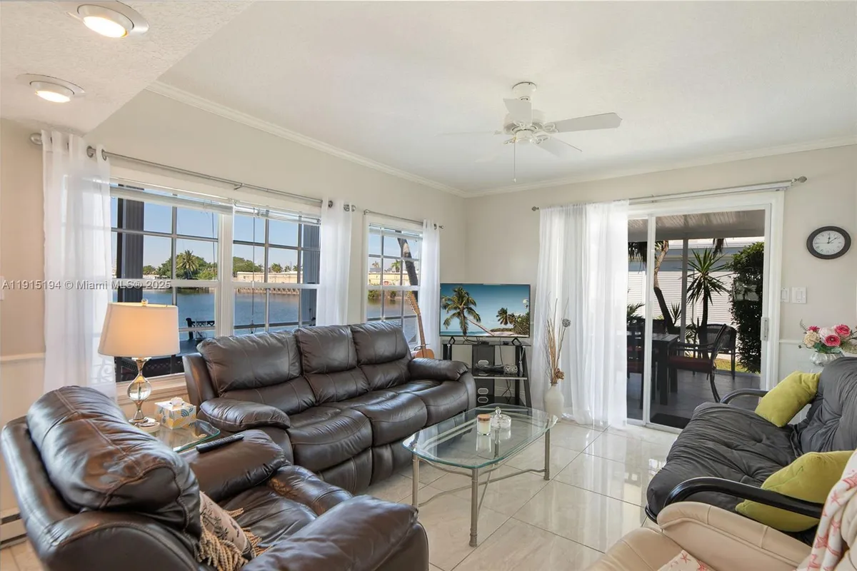 112 Lake Shore Dr, Pembroke Park FL 33009