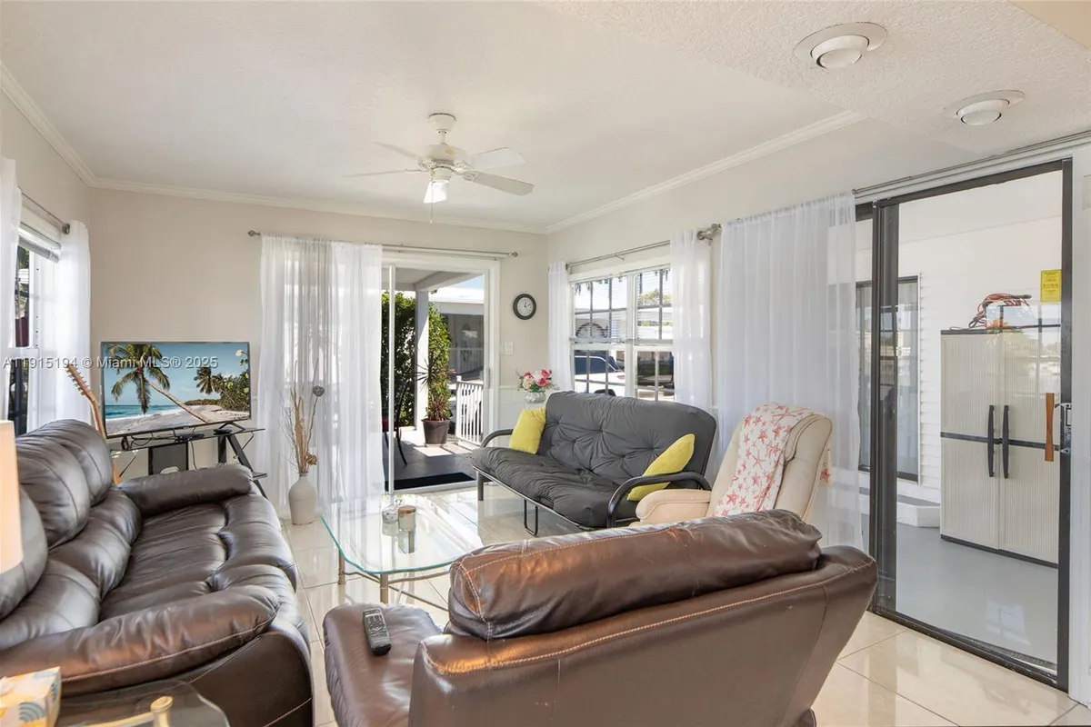 112 Lake Shore Dr, Pembroke Park FL 33009