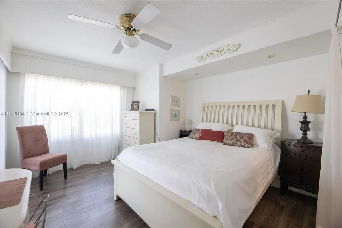 112 Lake Shore Dr, Pembroke Park FL 33009