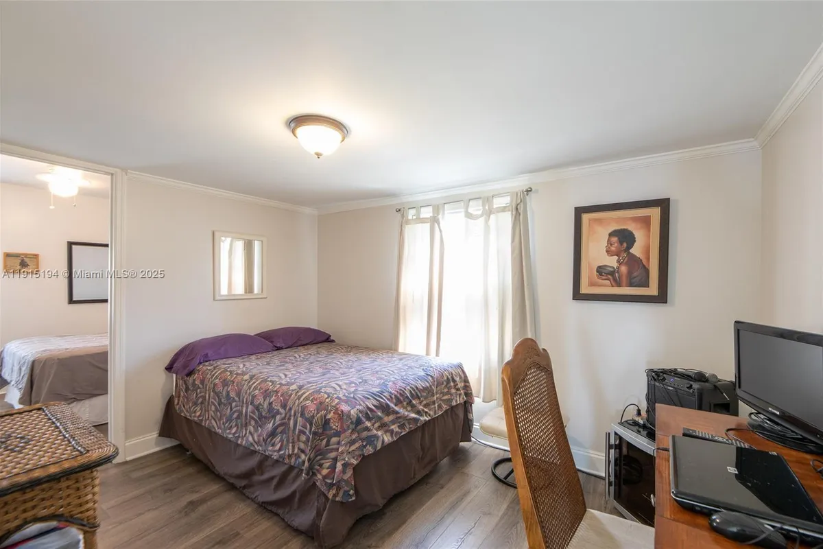 112 Lake Shore Dr, Pembroke Park FL 33009