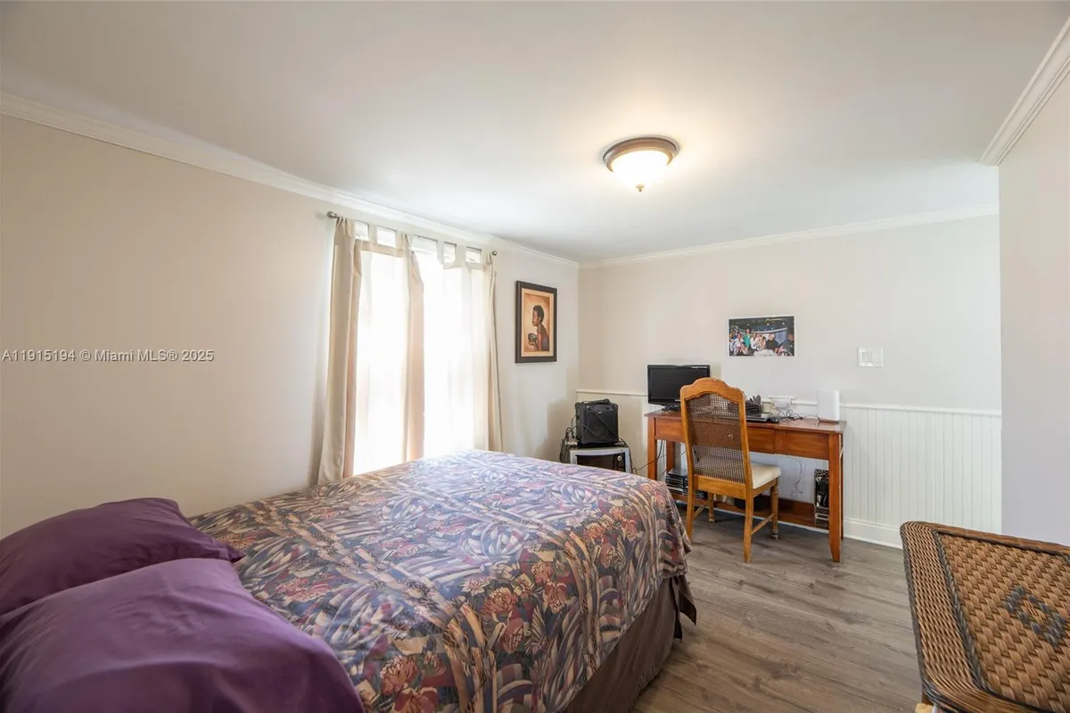 112 Lake Shore Dr, Pembroke Park FL 33009