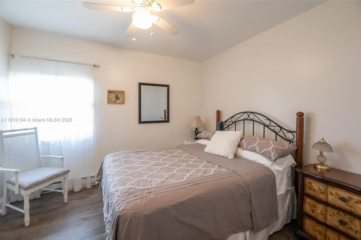 112 Lake Shore Dr, Pembroke Park FL 33009