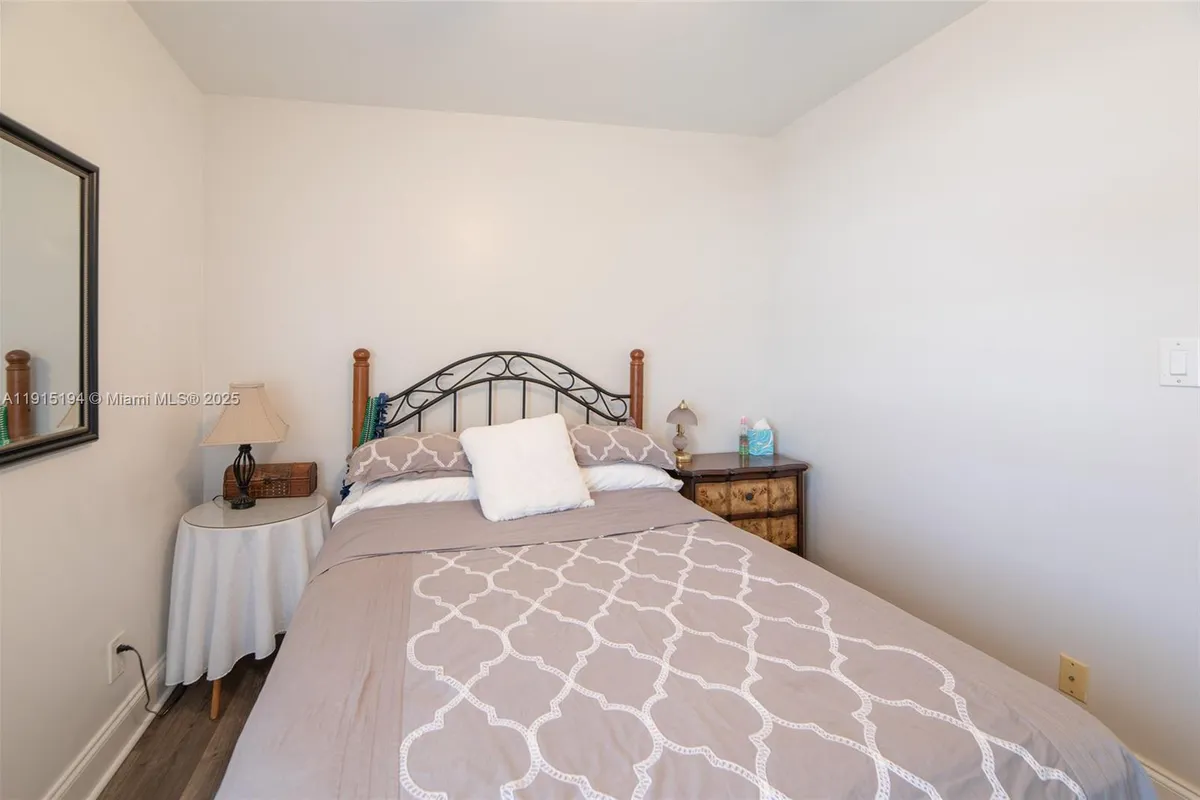 112 Lake Shore Dr, Pembroke Park FL 33009