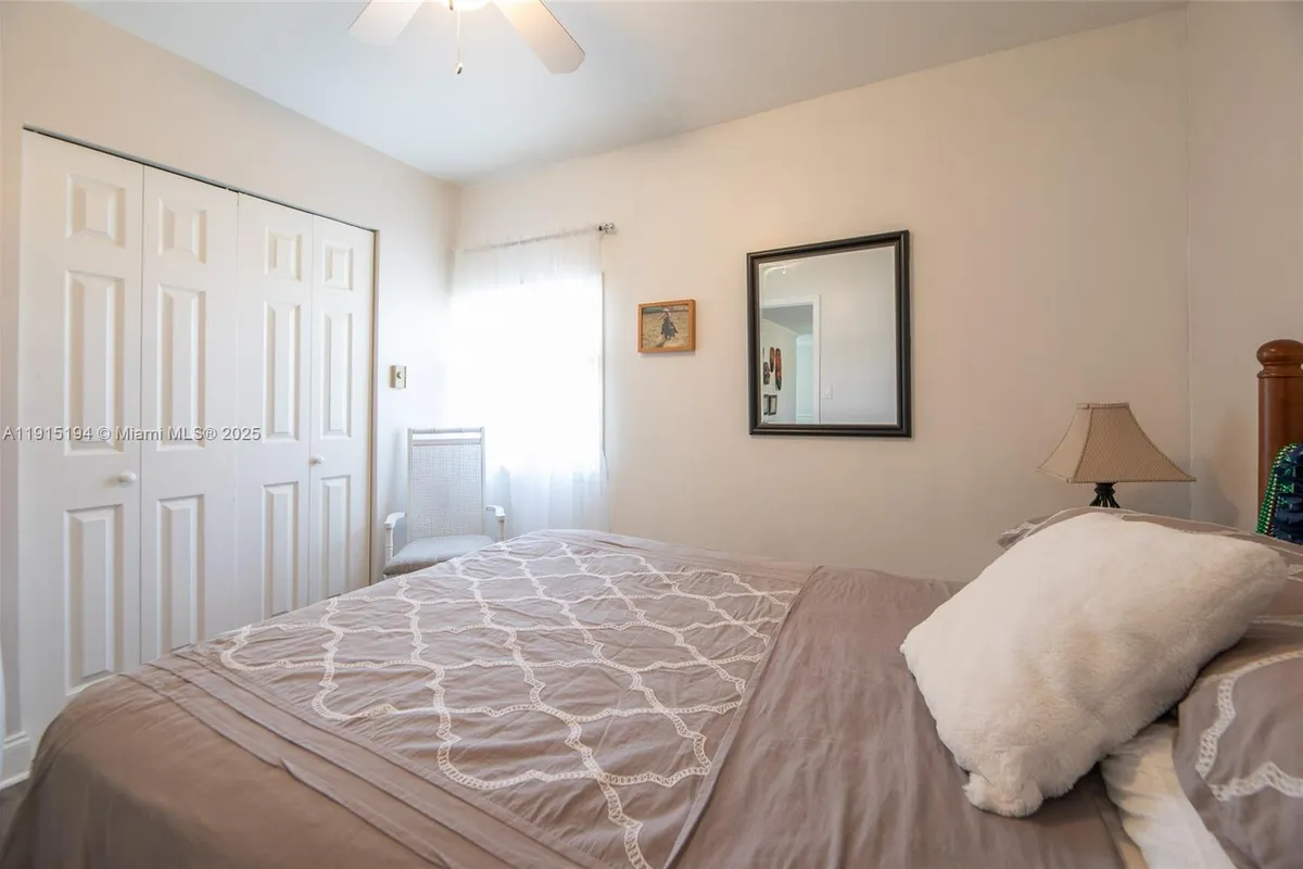 112 Lake Shore Dr, Pembroke Park FL 33009