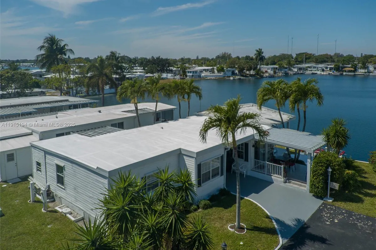 112 Lake Shore Dr, Pembroke Park FL 33009