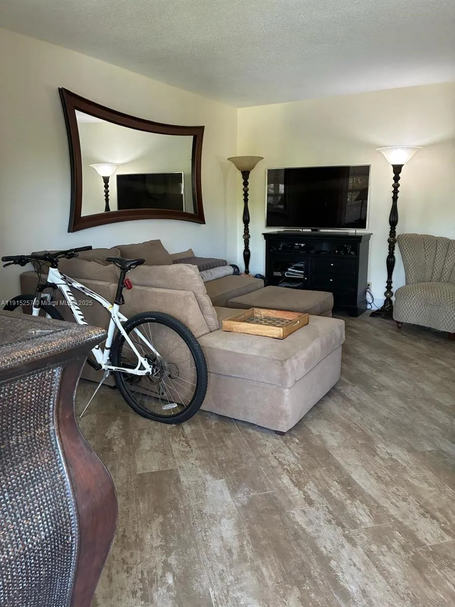 2050 NE 39th St # 311, Lighthouse Point FL 33064