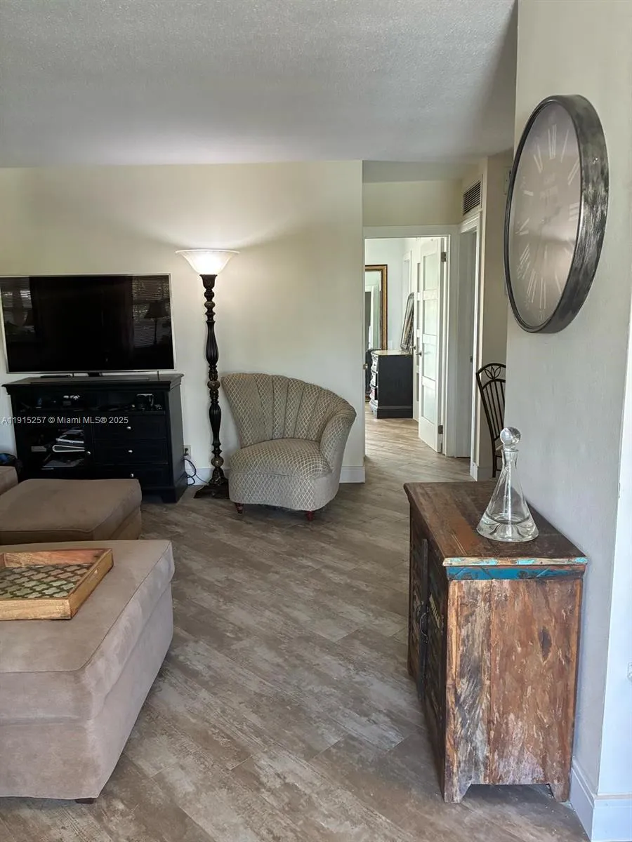 2050 NE 39th St # 311, Lighthouse Point FL 33064