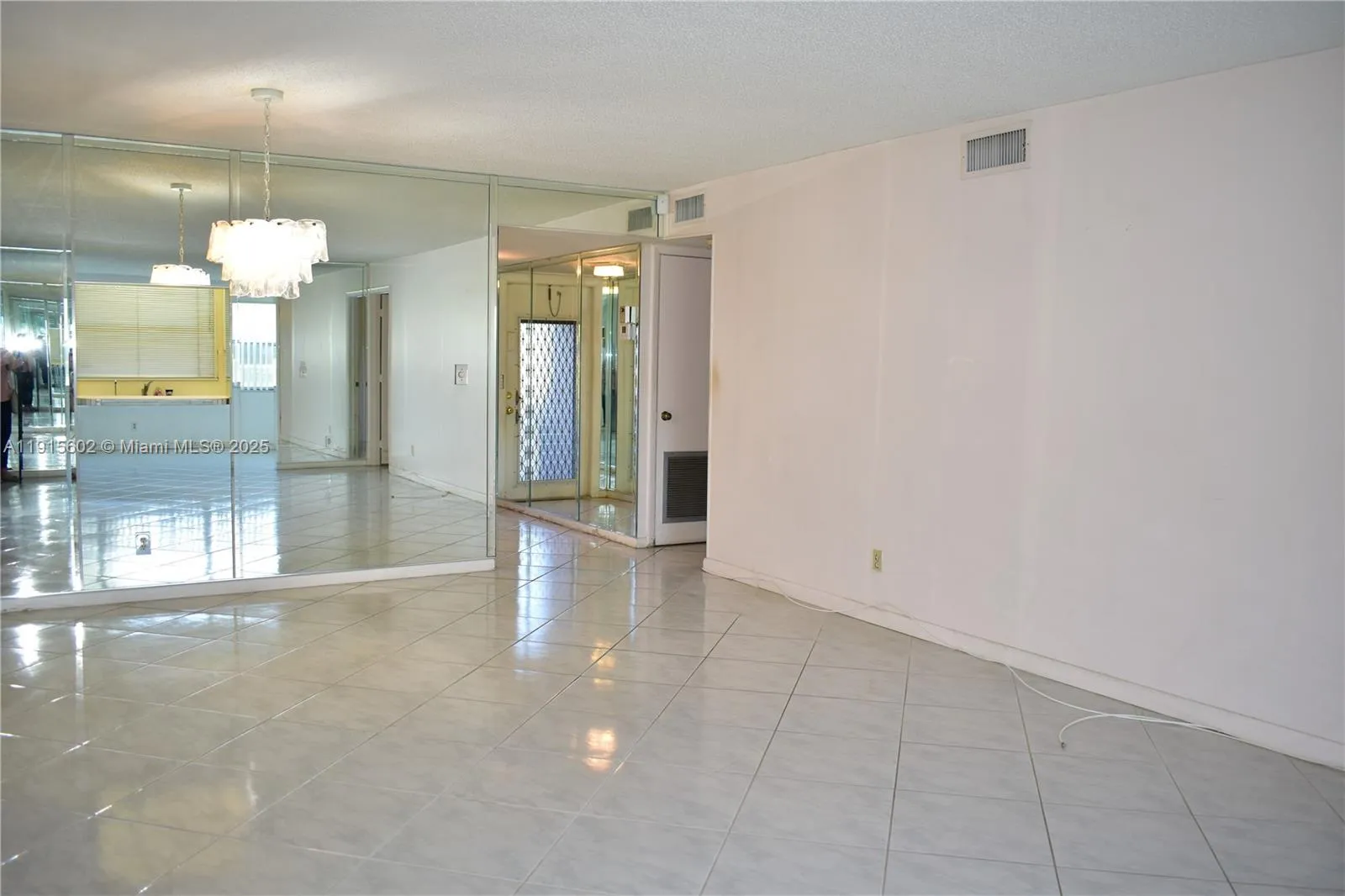 9721 Sunrise Lakes Blvd # 108, Sunrise FL 33322
