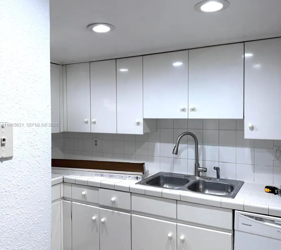 10090 NW 80th Ct # 1329, Hialeah Gardens FL 33016