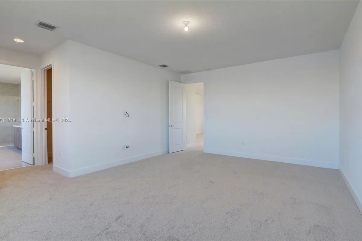 5007 Ofanto Ln, Ave Maria FL 34142