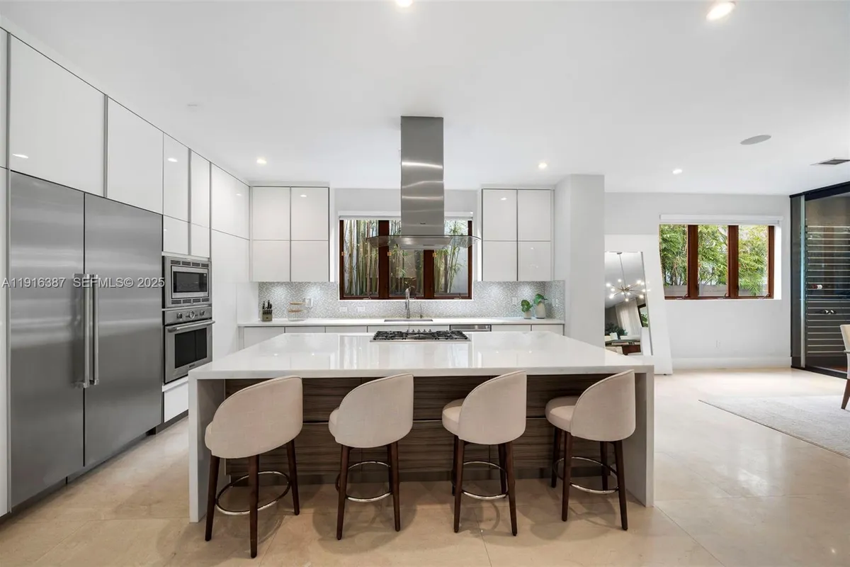 1621 S Bayshore Dr, Miami FL 33133