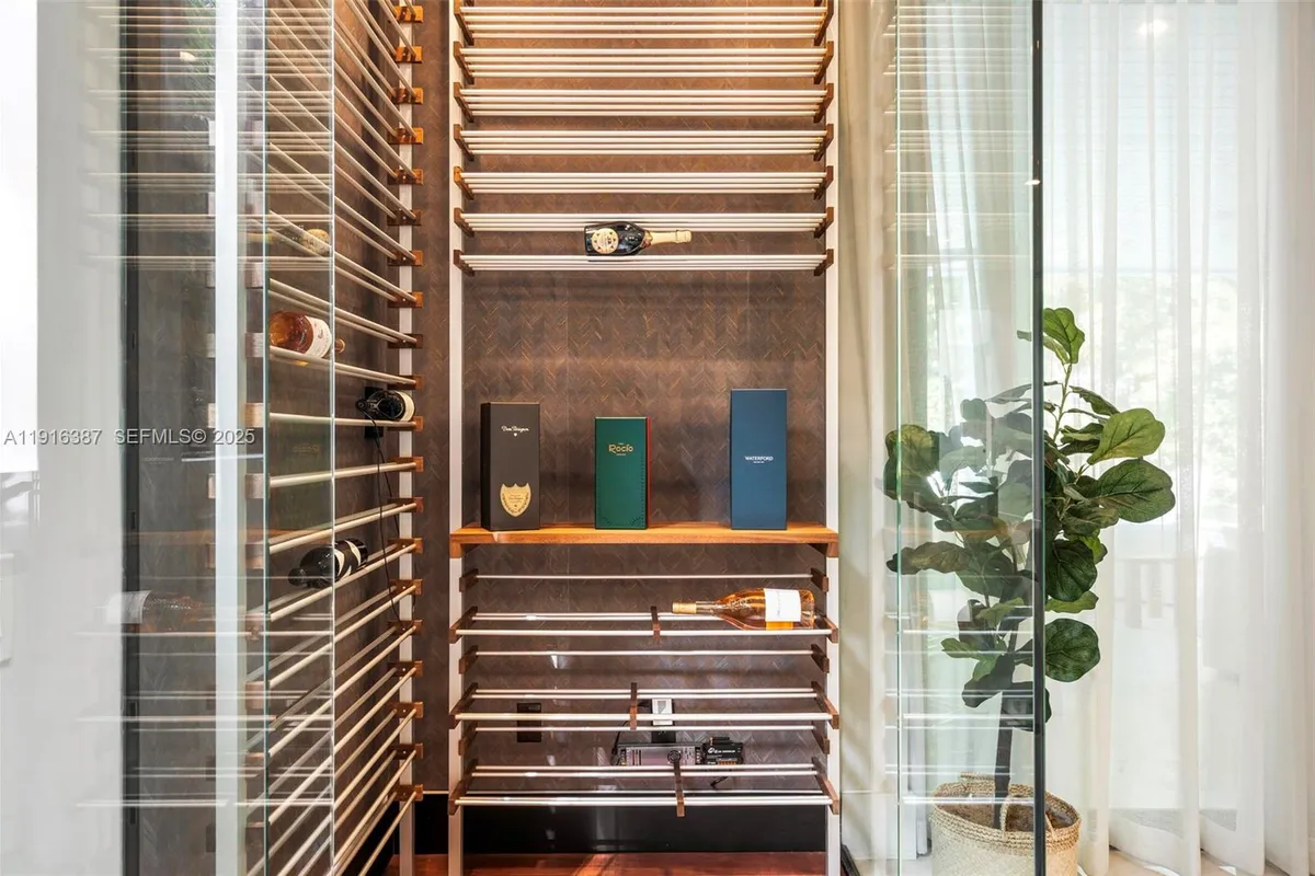 1621 S Bayshore Dr, Miami FL 33133