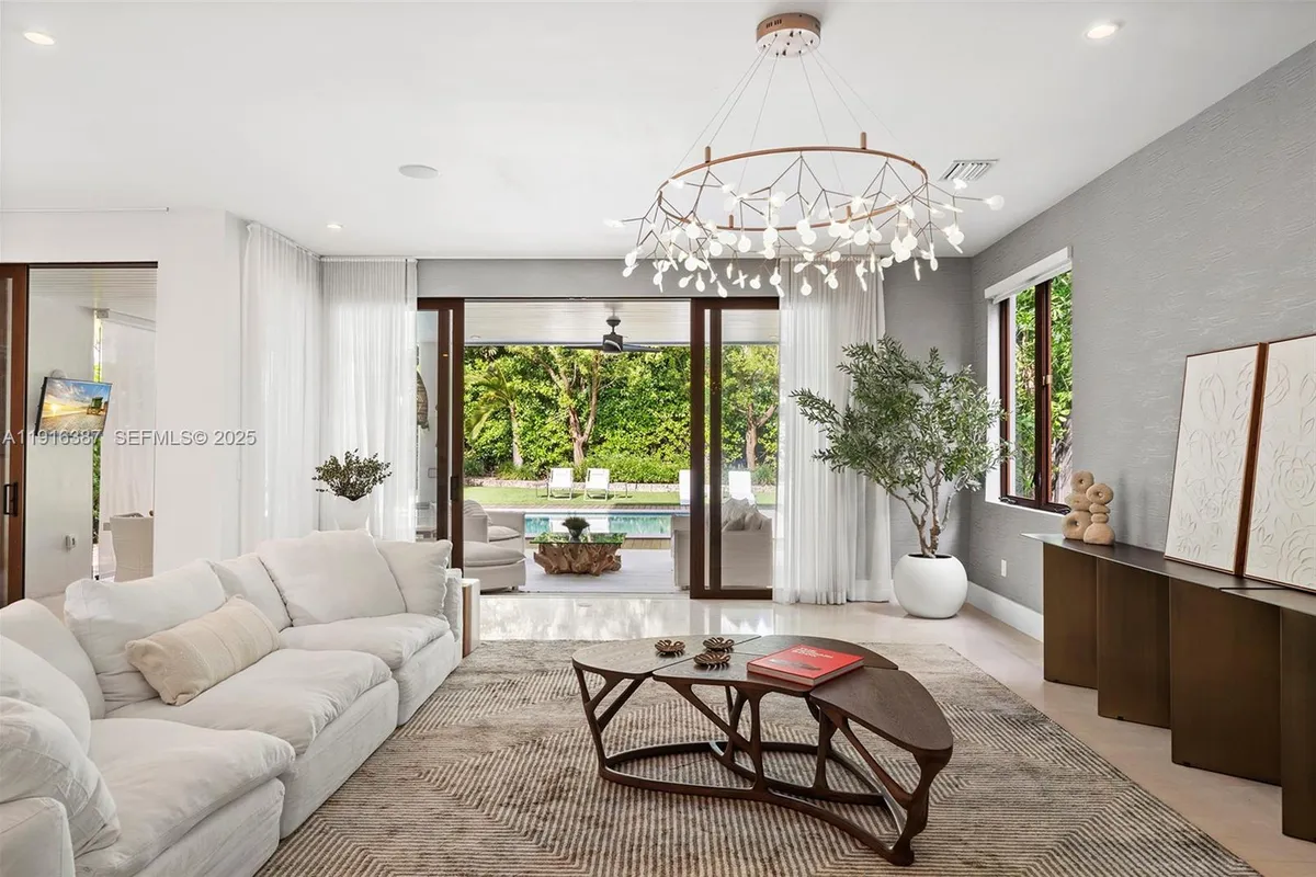 1621 S Bayshore Dr, Miami FL 33133