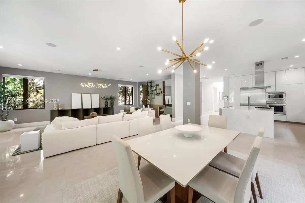 1621 S Bayshore Dr, Miami FL 33133