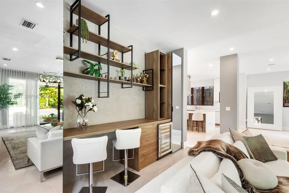 1621 S Bayshore Dr, Miami FL 33133