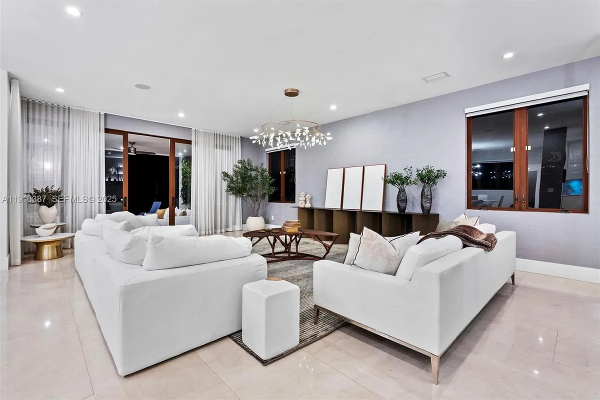 1621 S Bayshore Dr, Miami FL 33133