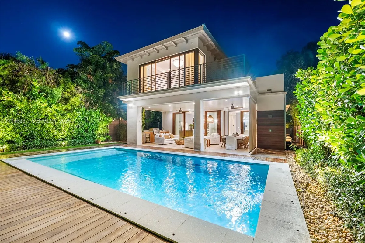 1621 S Bayshore Dr, Miami FL 33133