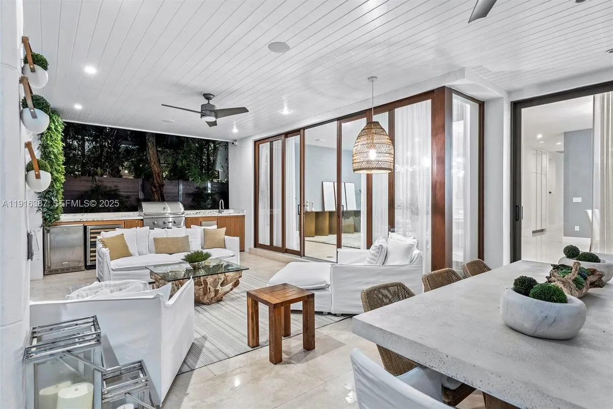 1621 S Bayshore Dr, Miami FL 33133