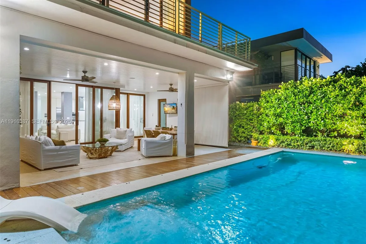 1621 S Bayshore Dr, Miami FL 33133