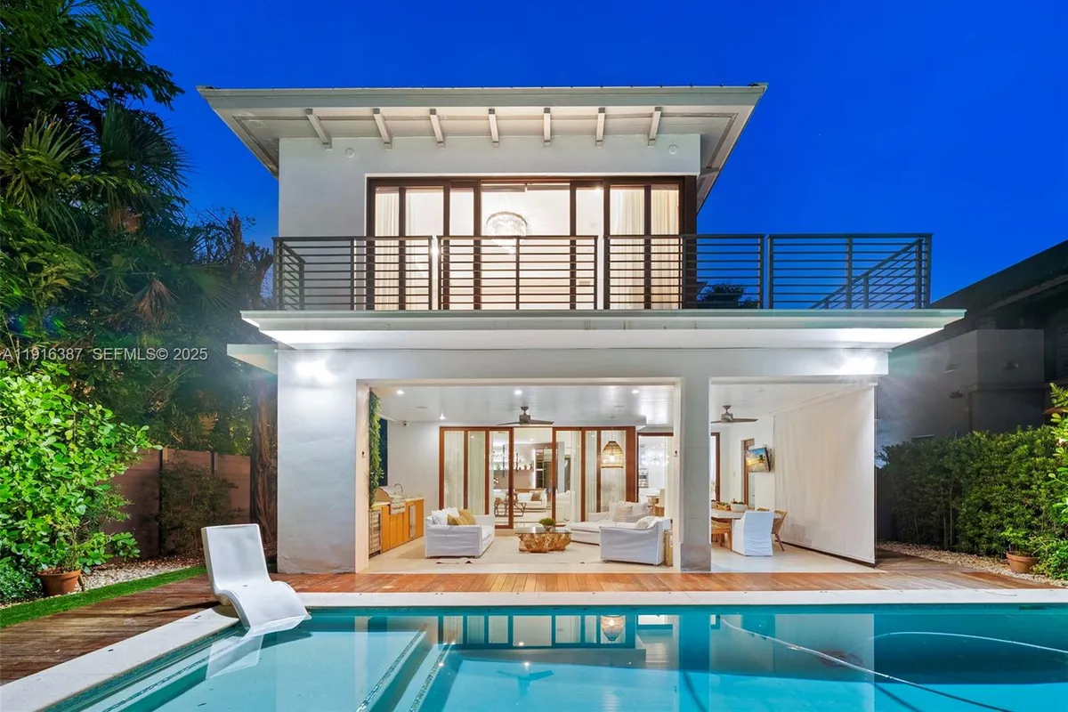 1621 S Bayshore Dr, Miami FL 33133